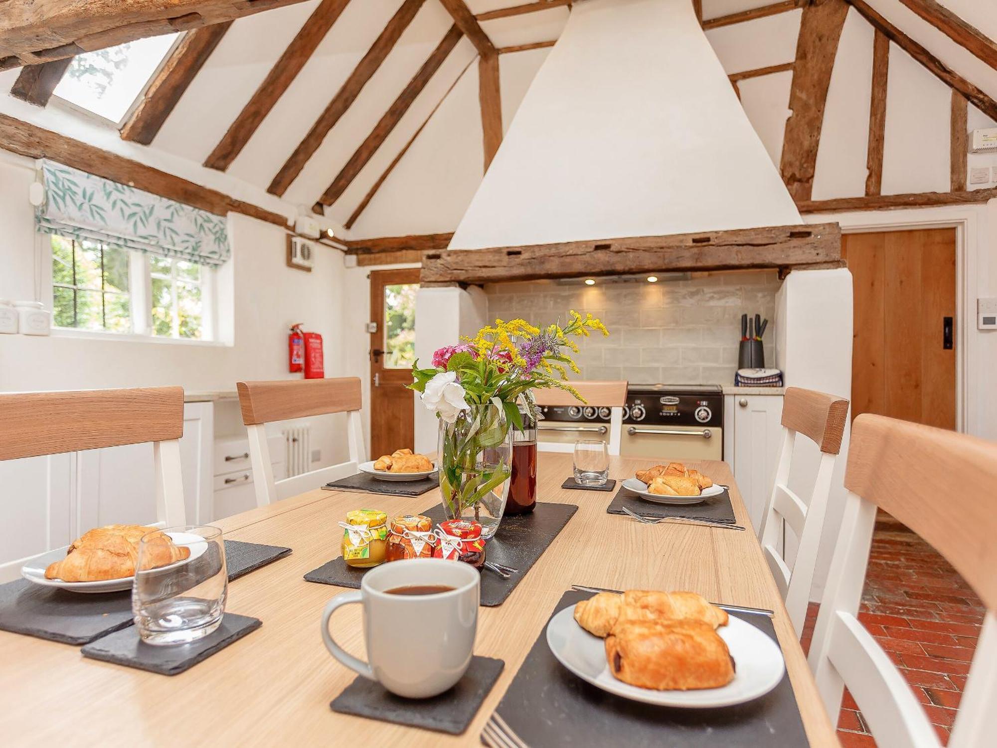 Pollard Cottage Lingfield Exterior photo